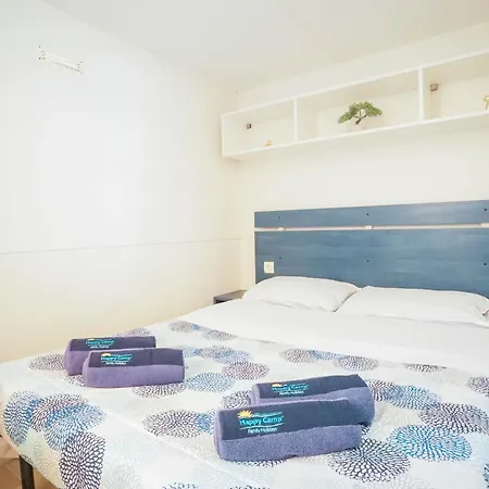 Happy Camp Mobile Homes In Selema Κάμπινγκ